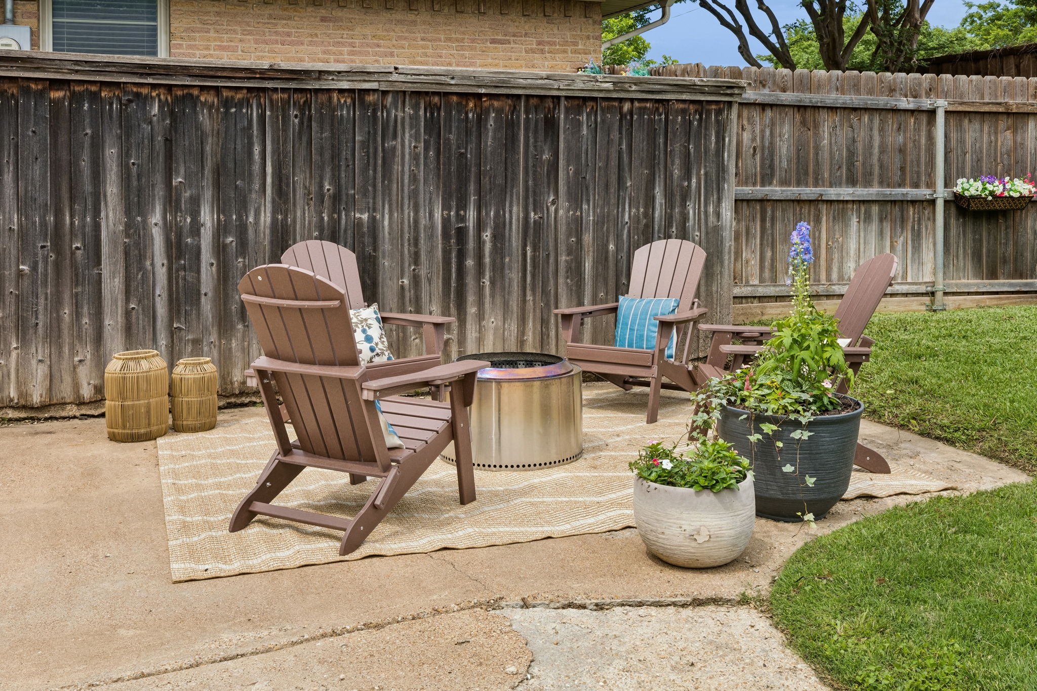 10677 Larchfield Lane Dallas TX 75238