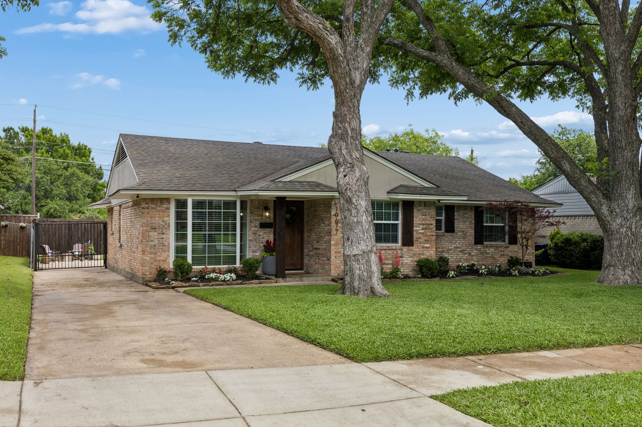 10677 Larchfield Lane Dallas TX 75238