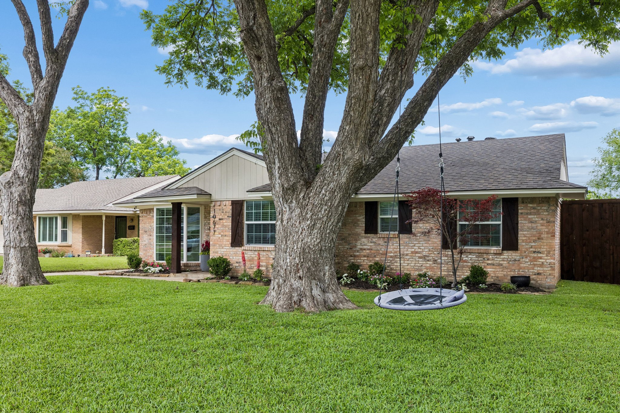 10677 Larchfield Lane Dallas TX 75238