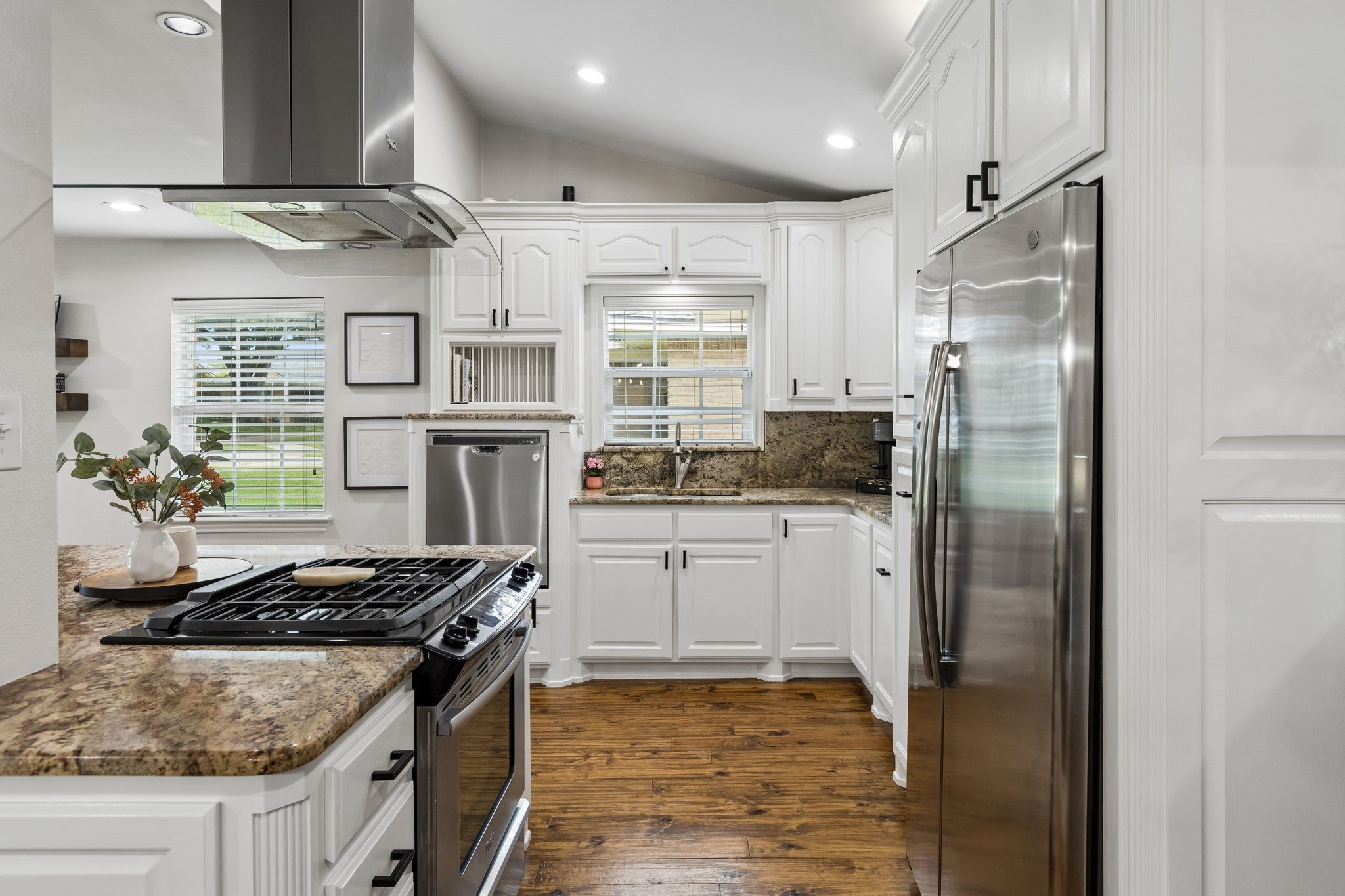 10677 Larchfield Lane Dallas TX 75238