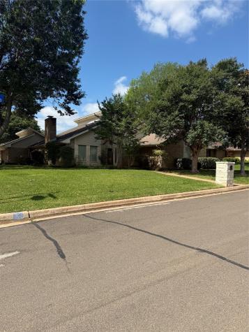 1000 Briarcliff Drive Arlington TX 76012