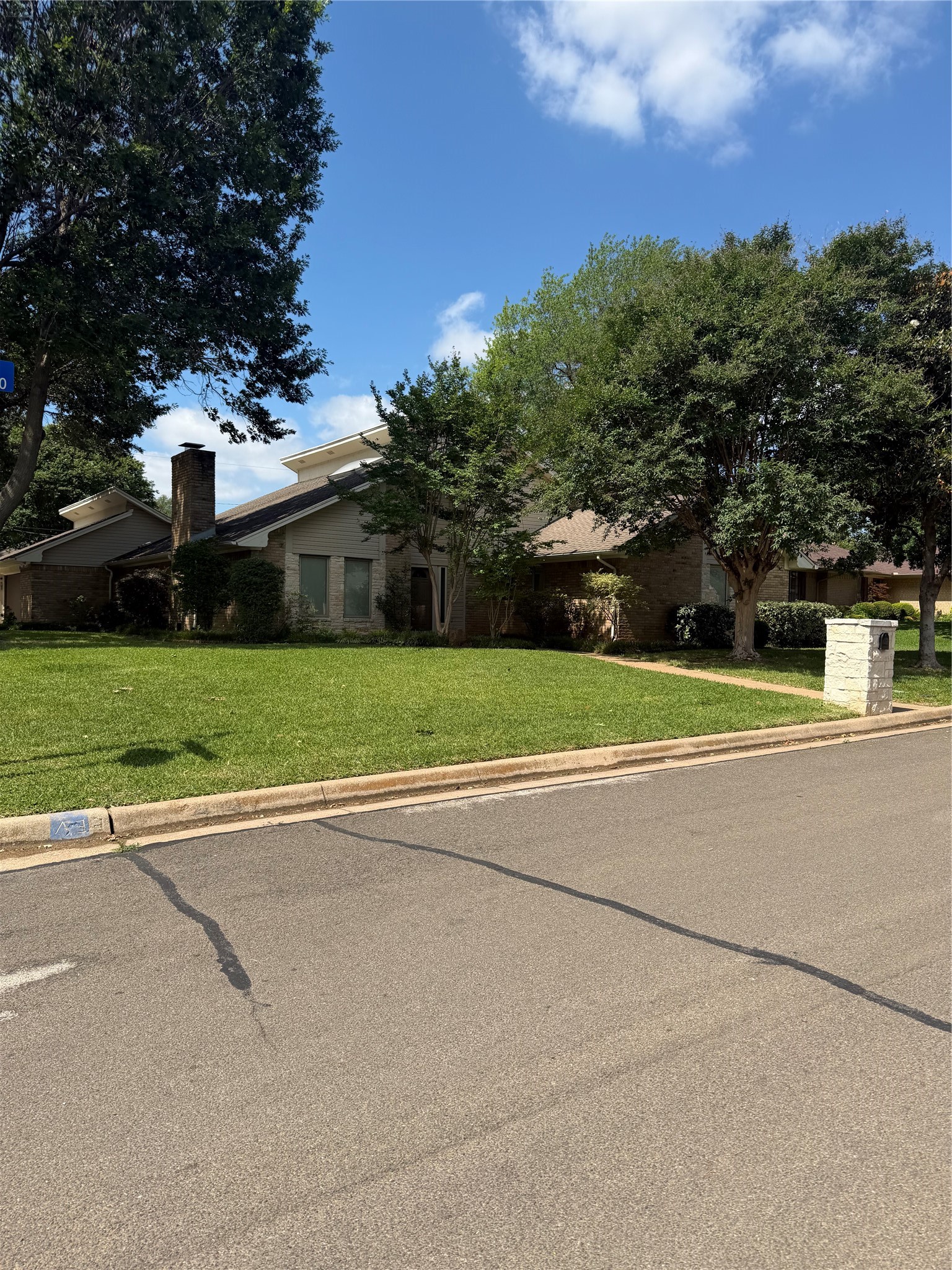 1000 Briarcliff Drive Arlington TX 76012