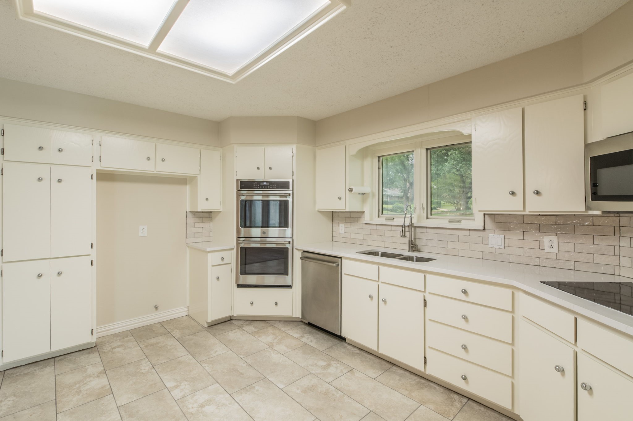 1000 Briarcliff Drive Arlington TX 76012