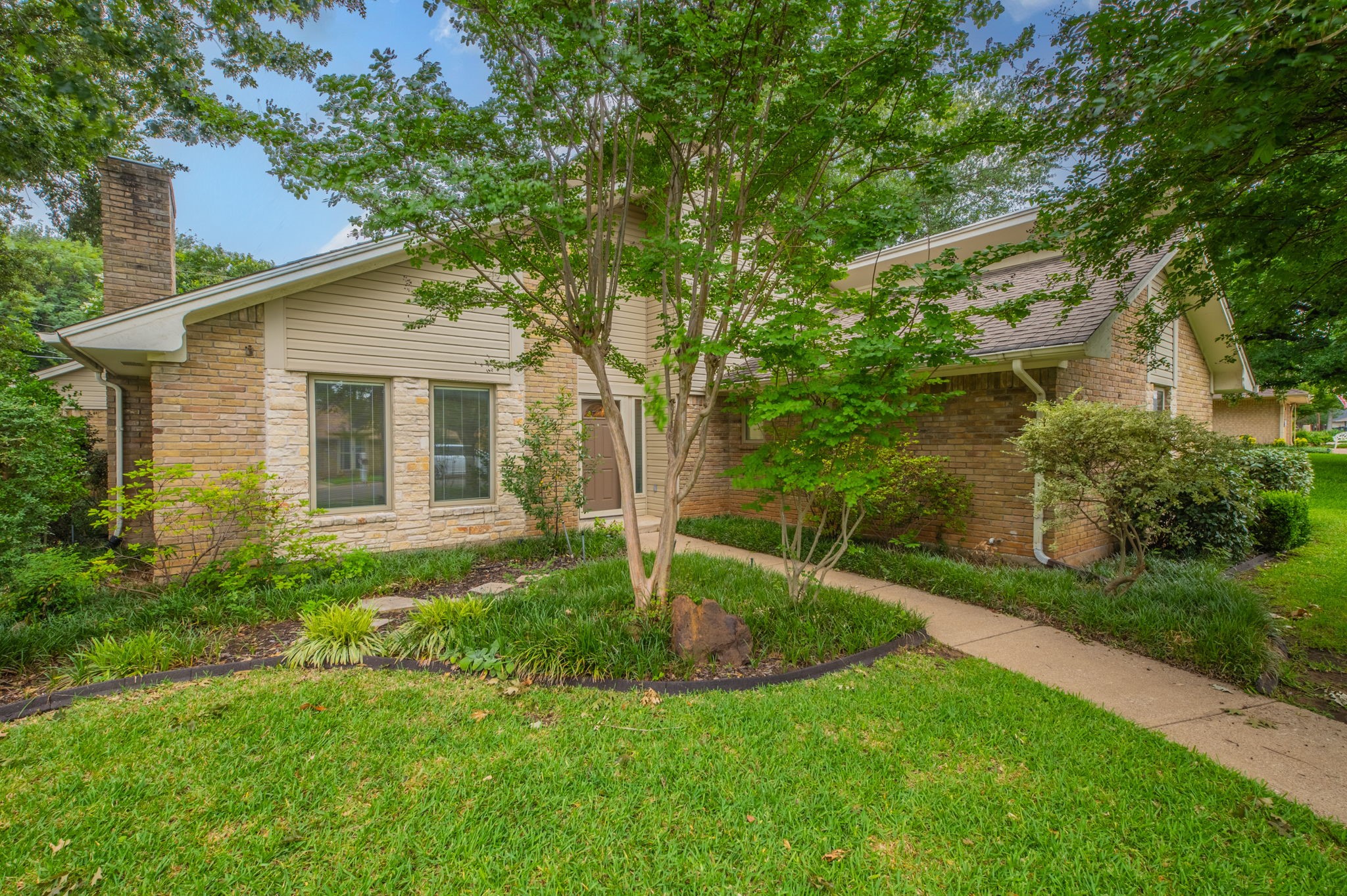 1000 Briarcliff Drive Arlington TX 76012