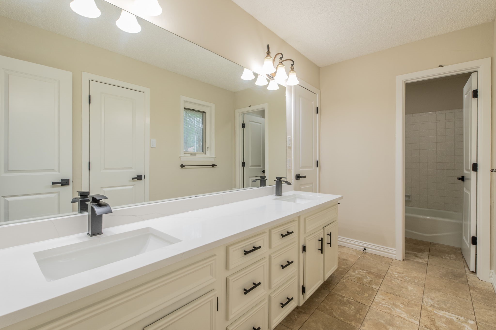1000 Briarcliff Drive Arlington TX 76012