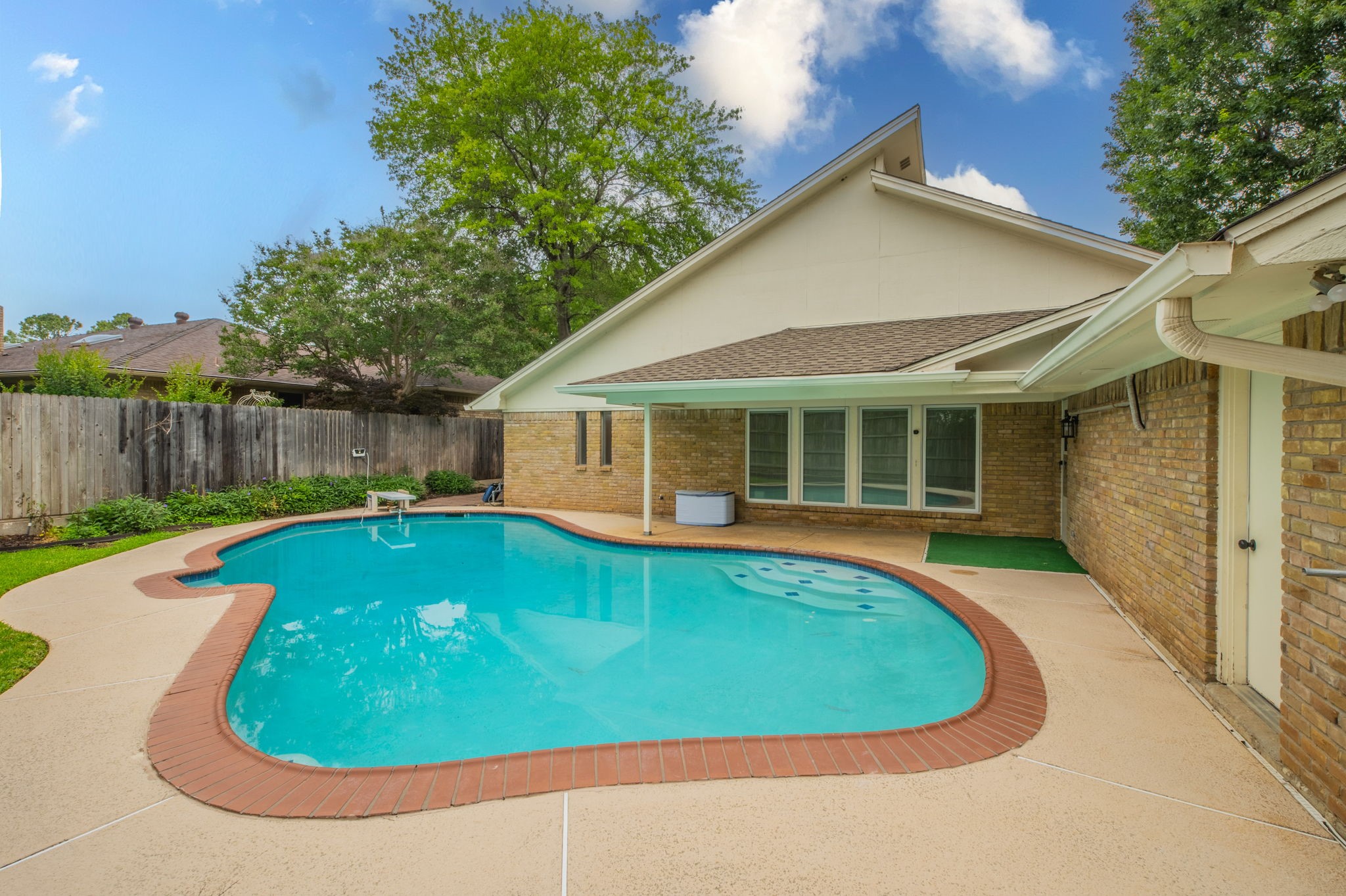 1000 Briarcliff Drive Arlington TX 76012