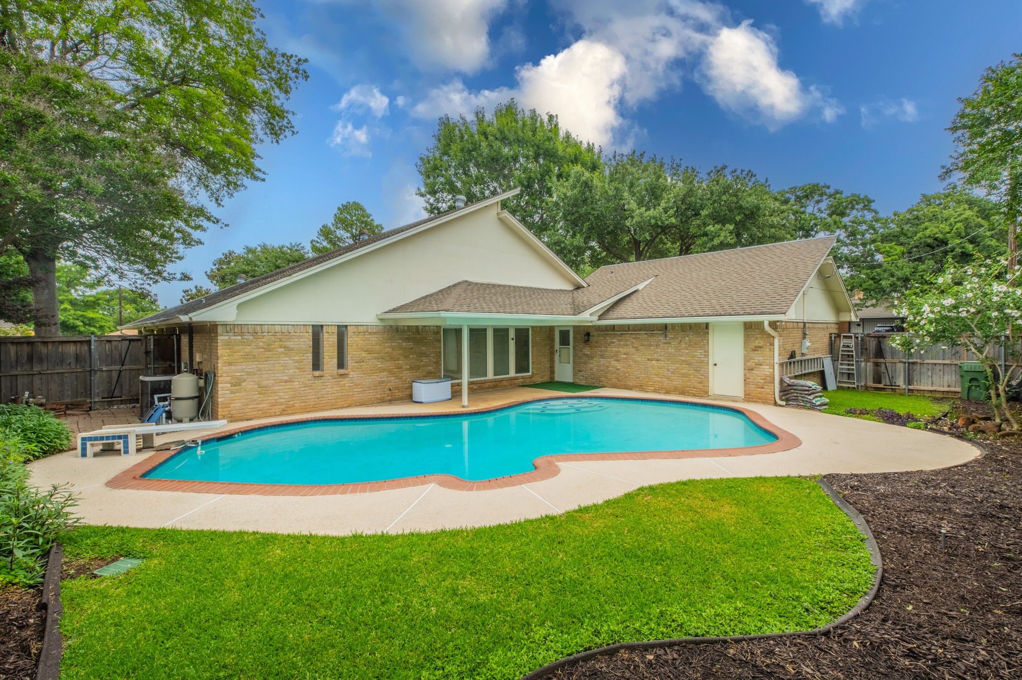 1000 Briarcliff Drive Arlington TX 76012