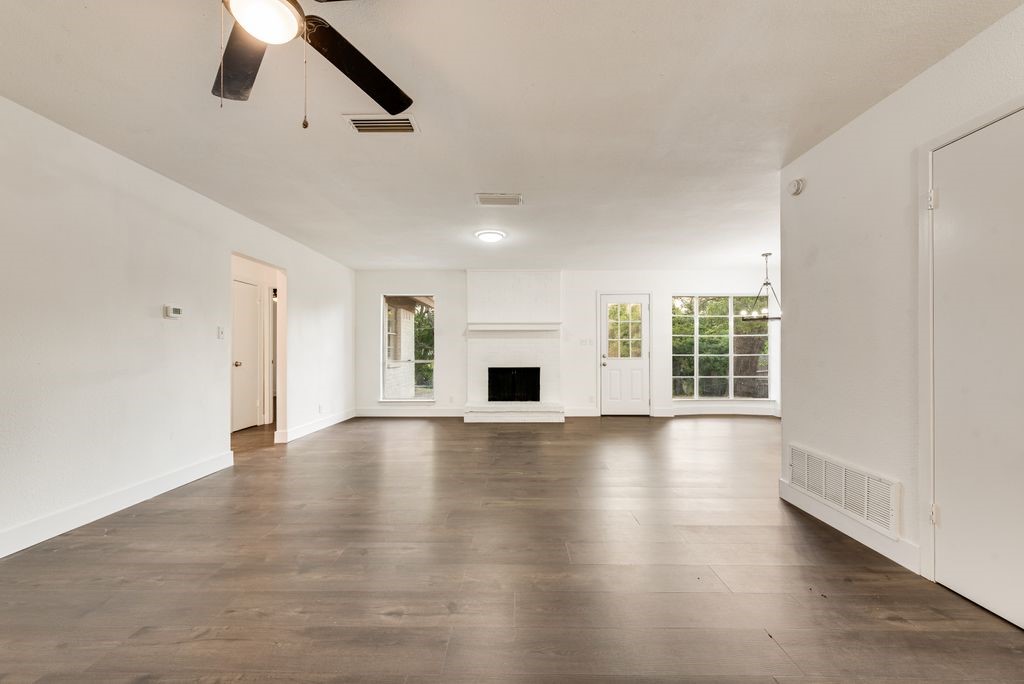 1614 Brent Court Grand Prairie TX 75051