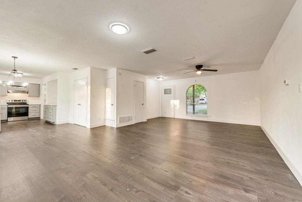 1614 Brent Court Grand Prairie TX 75051