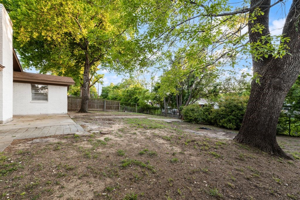 1614 Brent Court Grand Prairie TX 75051