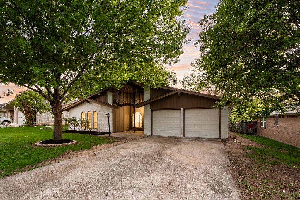 1614 Brent Court Grand Prairie TX 75051