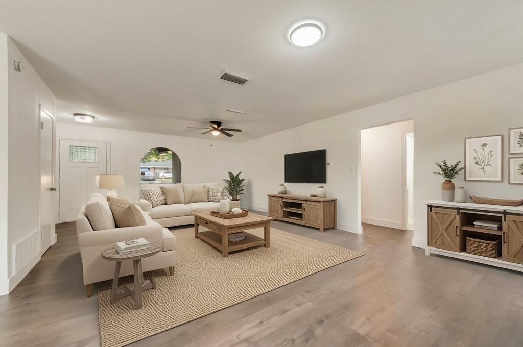 1614 Brent Court Grand Prairie TX 75051