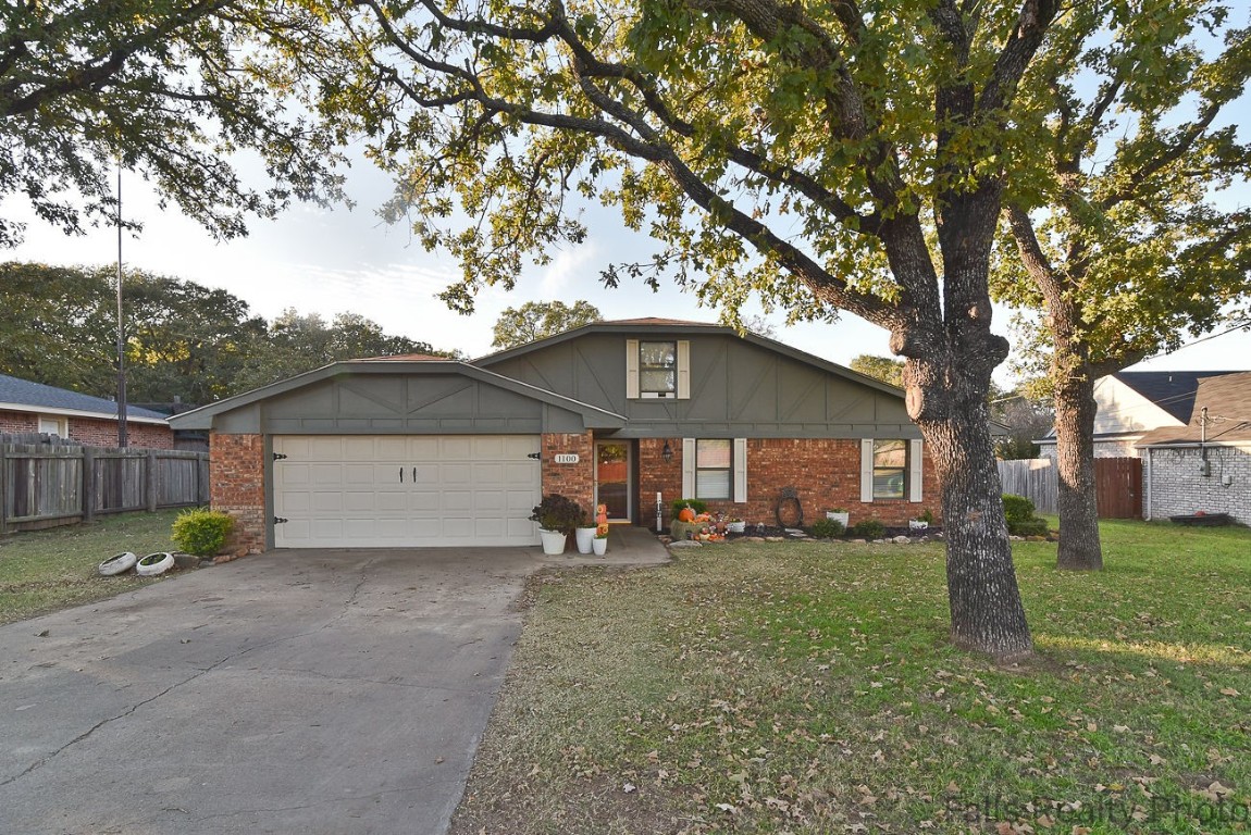1100 Zahara Street Bowie TX 76230