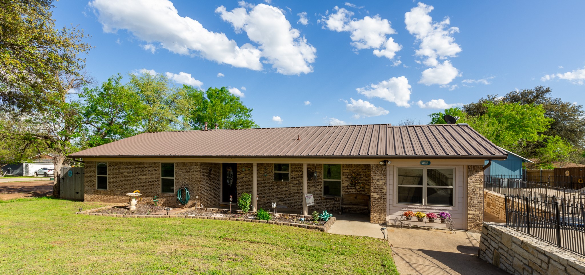 305 E Moore Street Granbury TX 76048