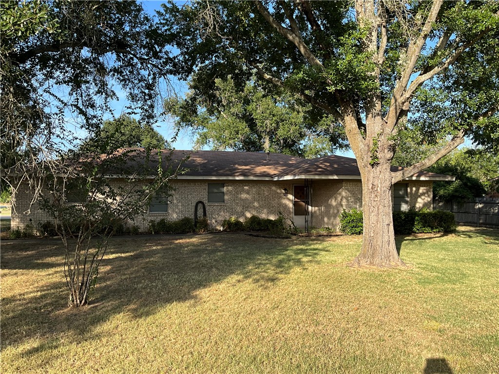 102 Rocky Creek Avenue Groesbeck TX 76642