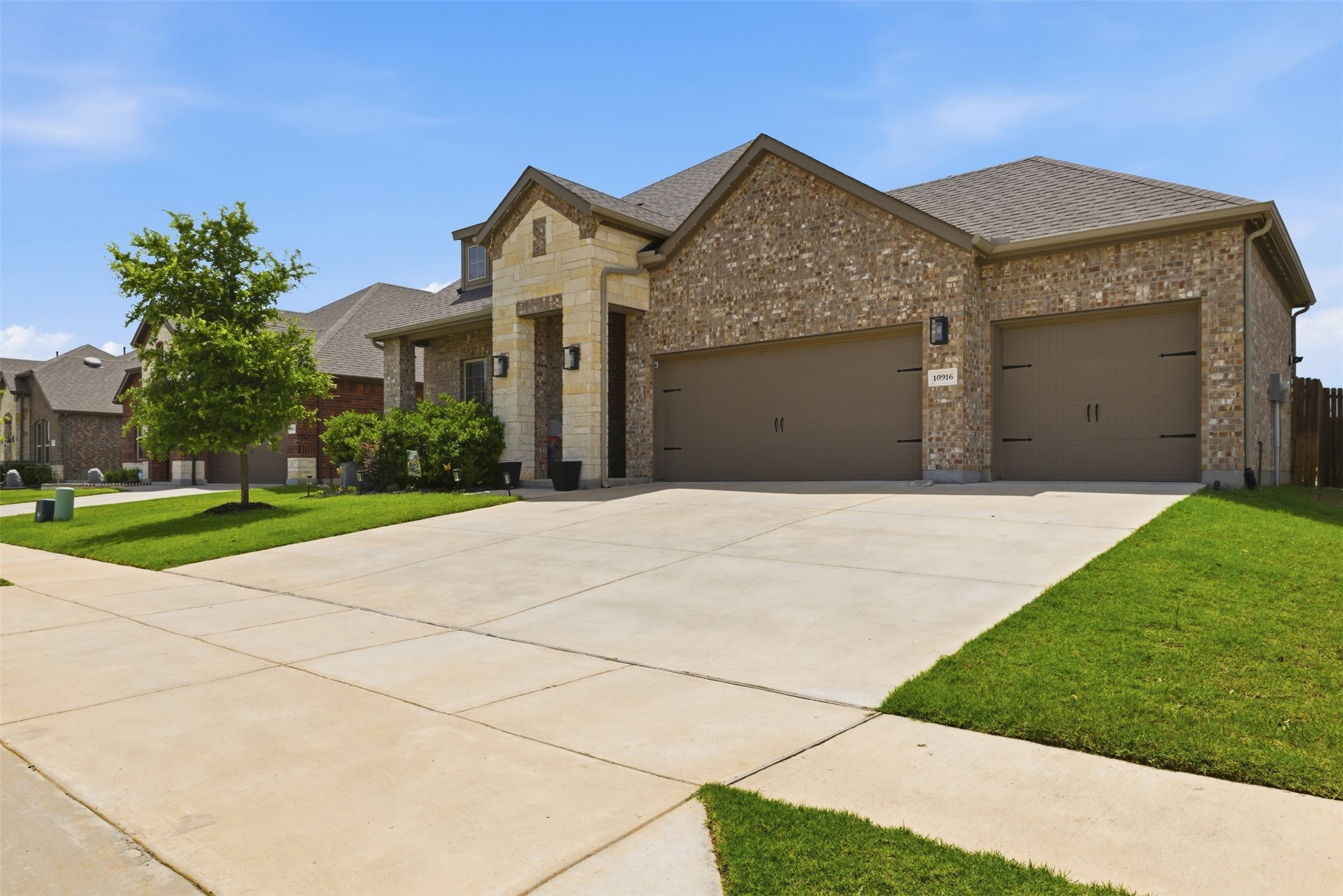 10916 Glover Lane Aubrey TX 76227