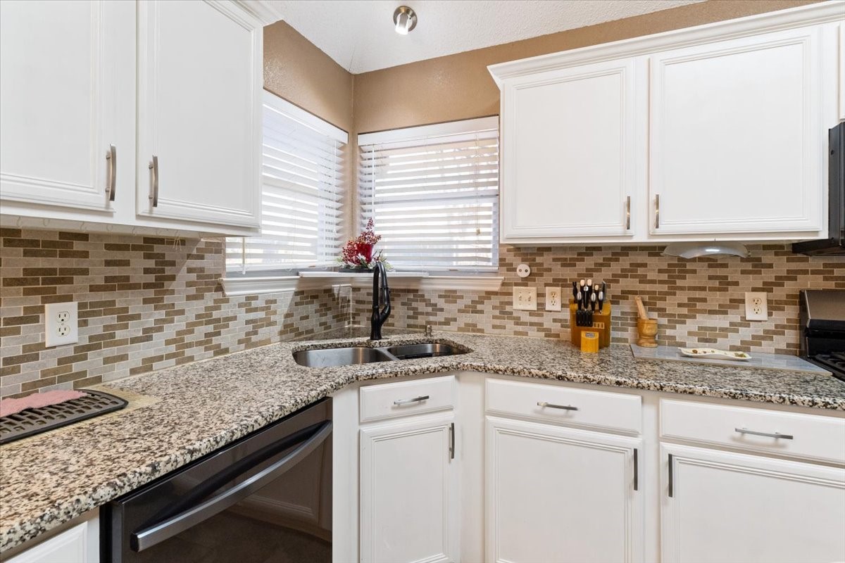 905 Forest Hollow Drive Hurst TX 76053