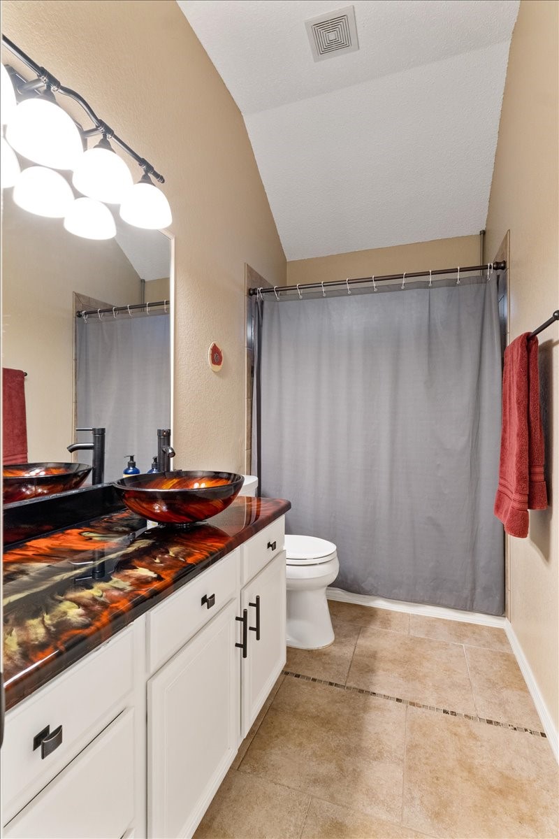 905 Forest Hollow Drive Hurst TX 76053