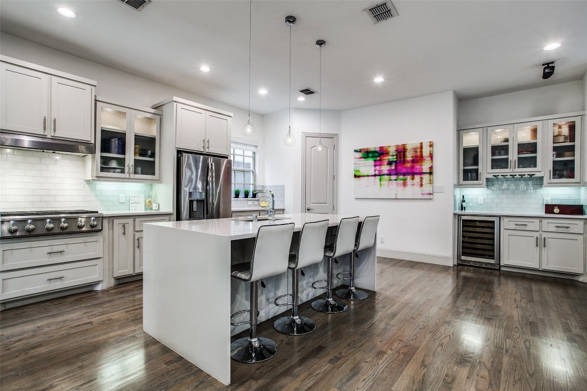 1046 Shadyside Lane Dallas TX 75223
