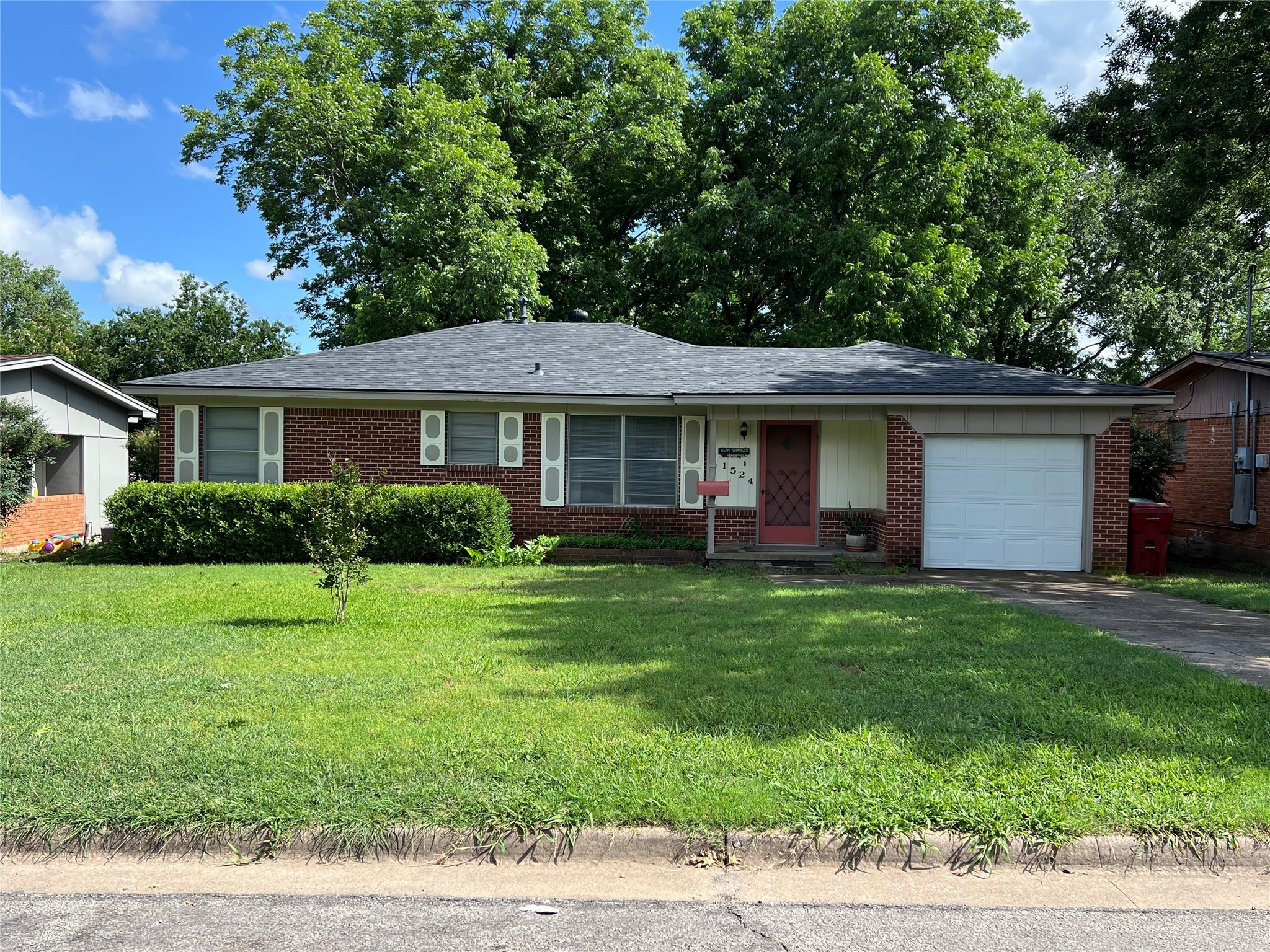 1524 E Magnolia Street Sherman TX 75090