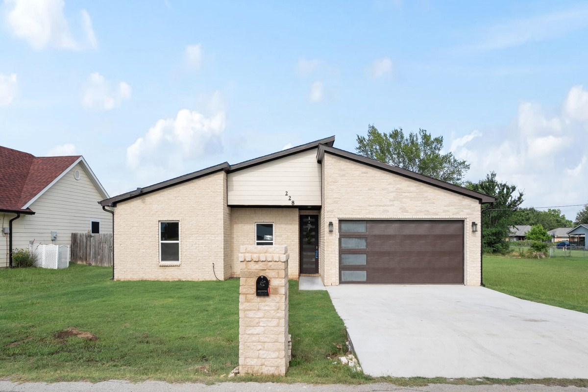 228 E Windjammer Road Gun Barrel City TX 75156