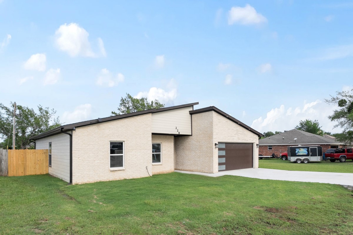 228 E Windjammer Road Gun Barrel City TX 75156