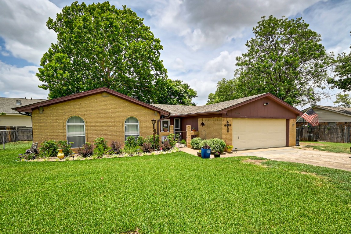 2804 Monties Lane Arlington TX 76015
