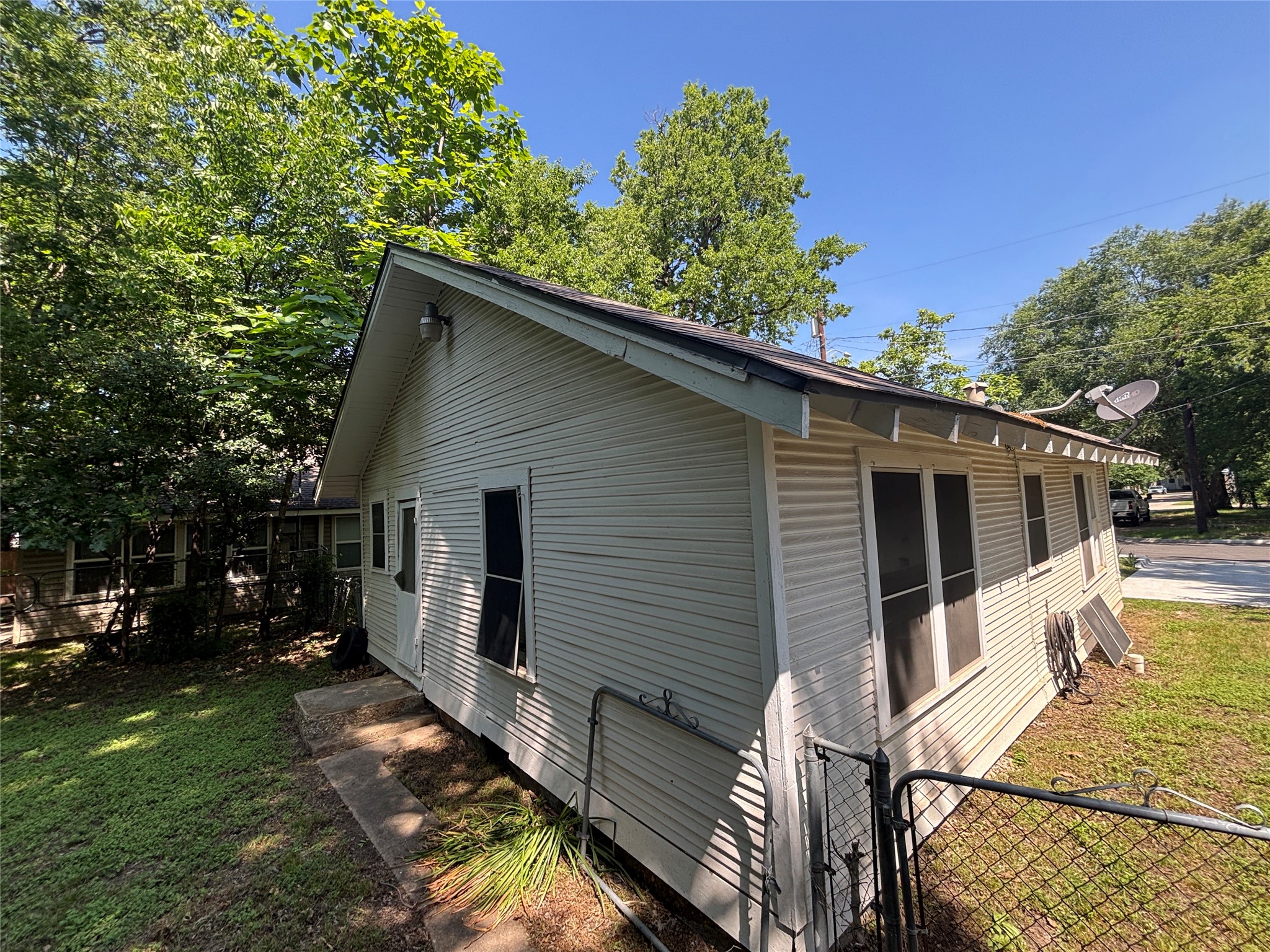 327 Egan Street Denton TX 76201