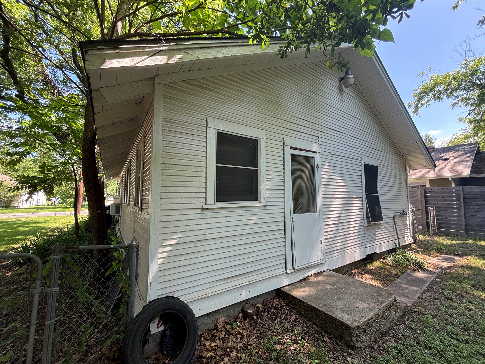 327 Egan Street Denton TX 76201