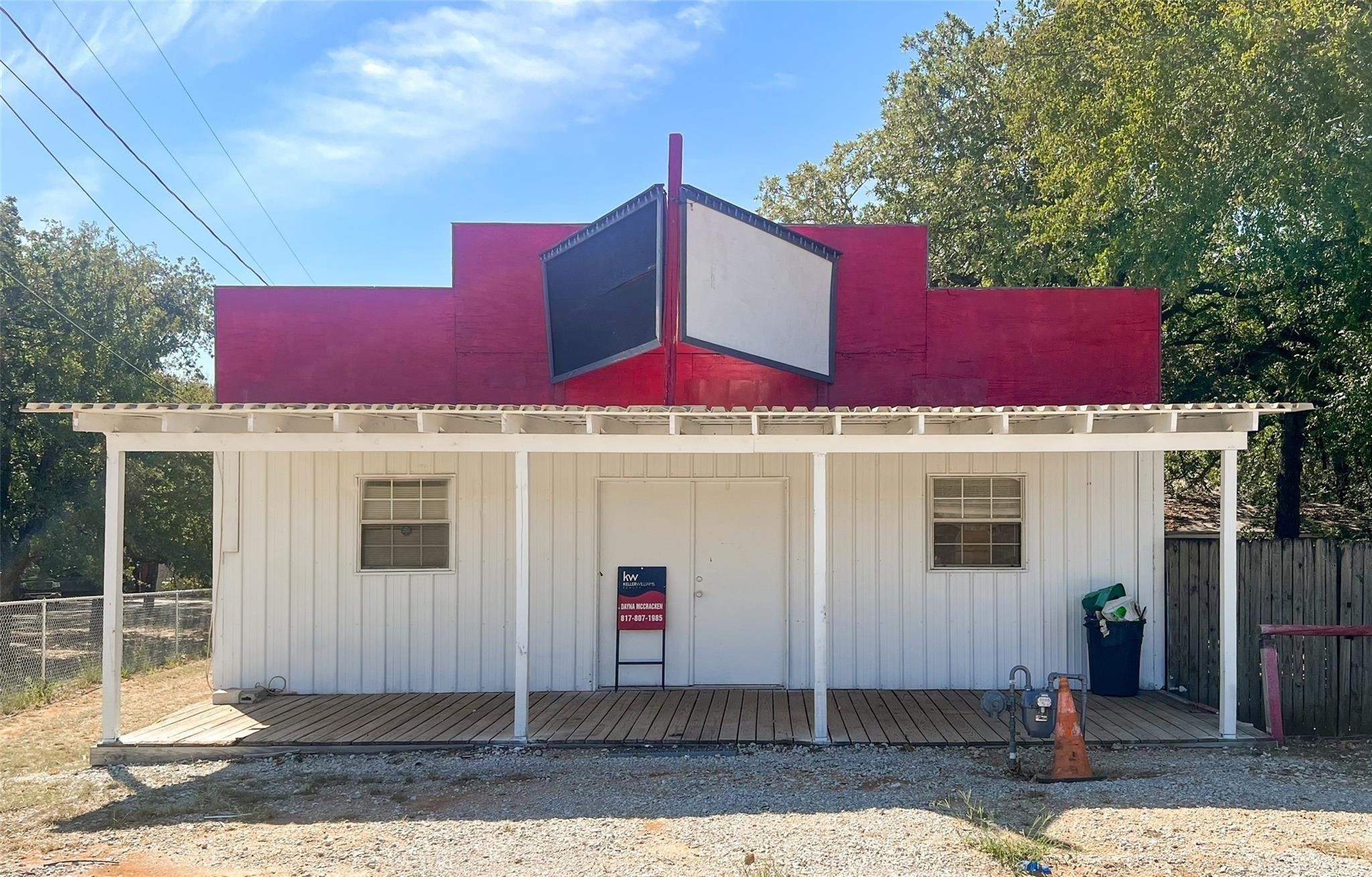 1833 W Highway 199 Sanctuary TX 76082