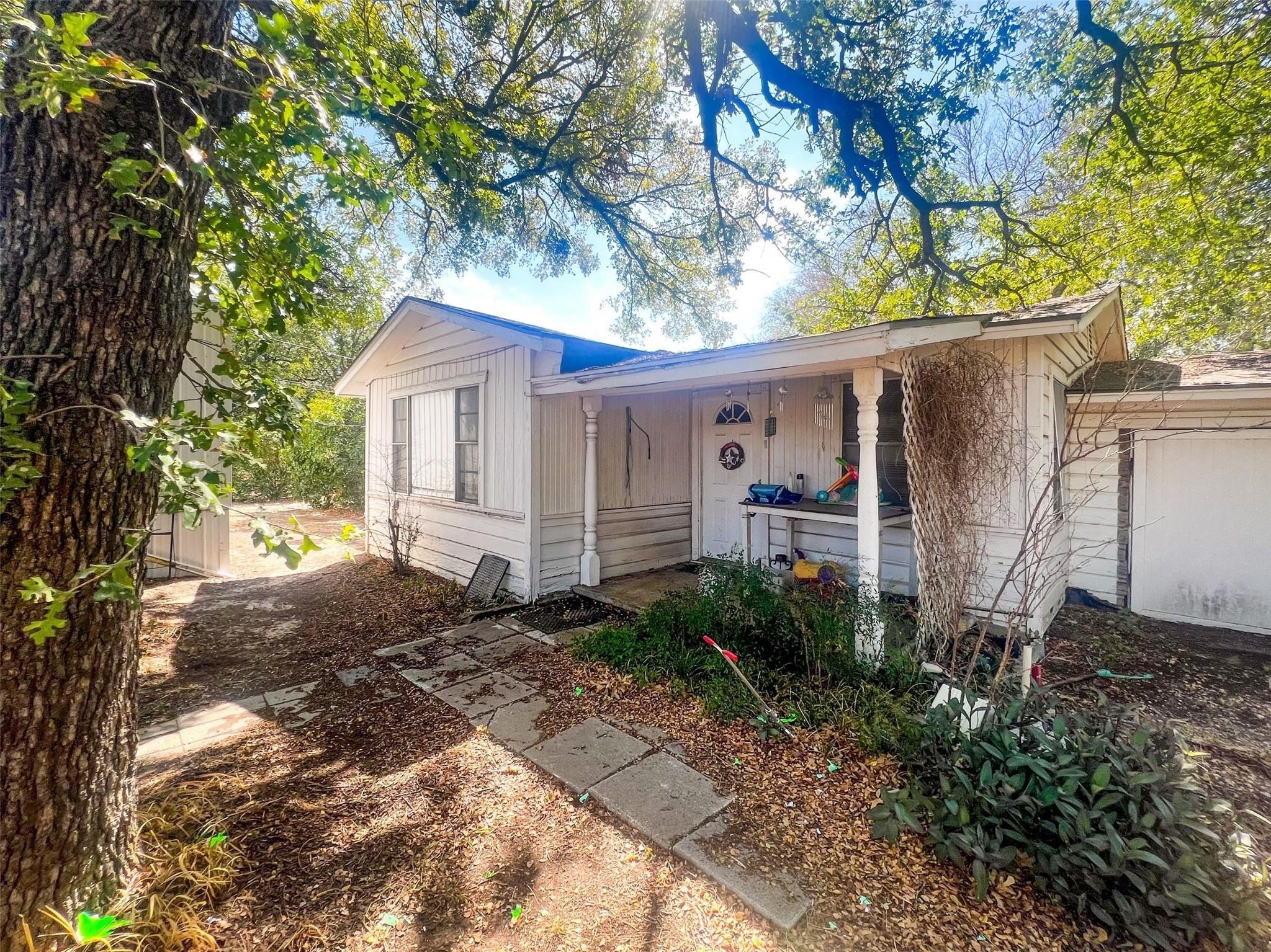 1833 W Highway 199 Sanctuary TX 76082