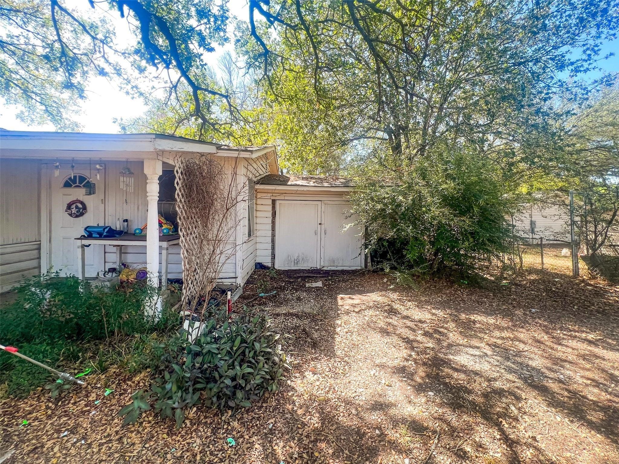 1833 W Highway 199 Sanctuary TX 76082