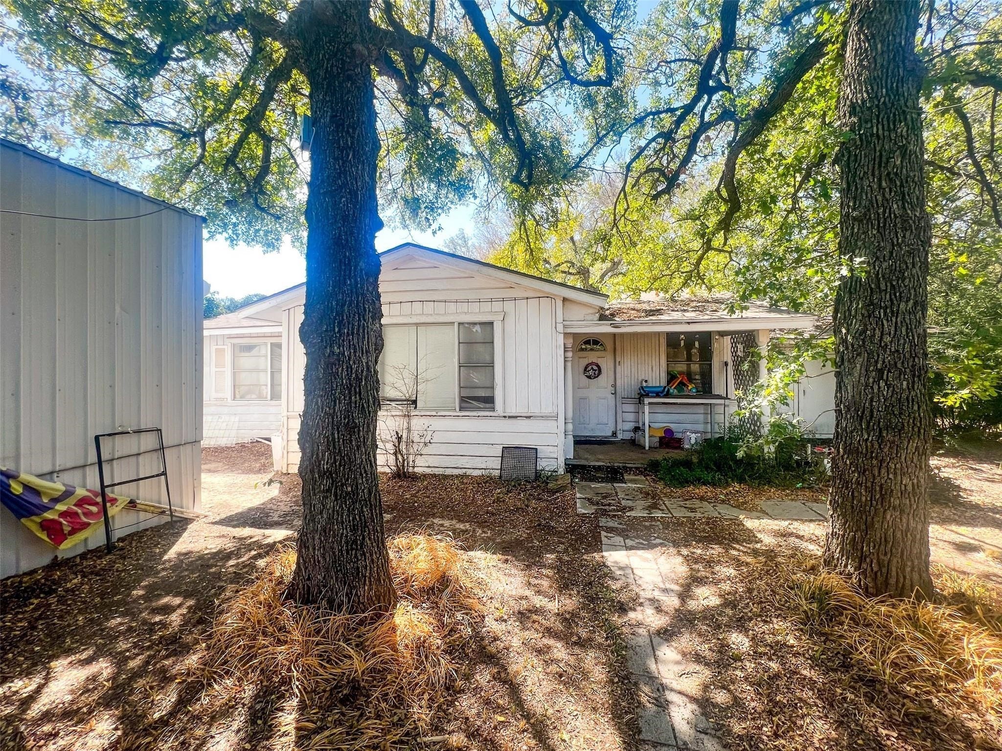 1833 W Highway 199 Sanctuary TX 76082