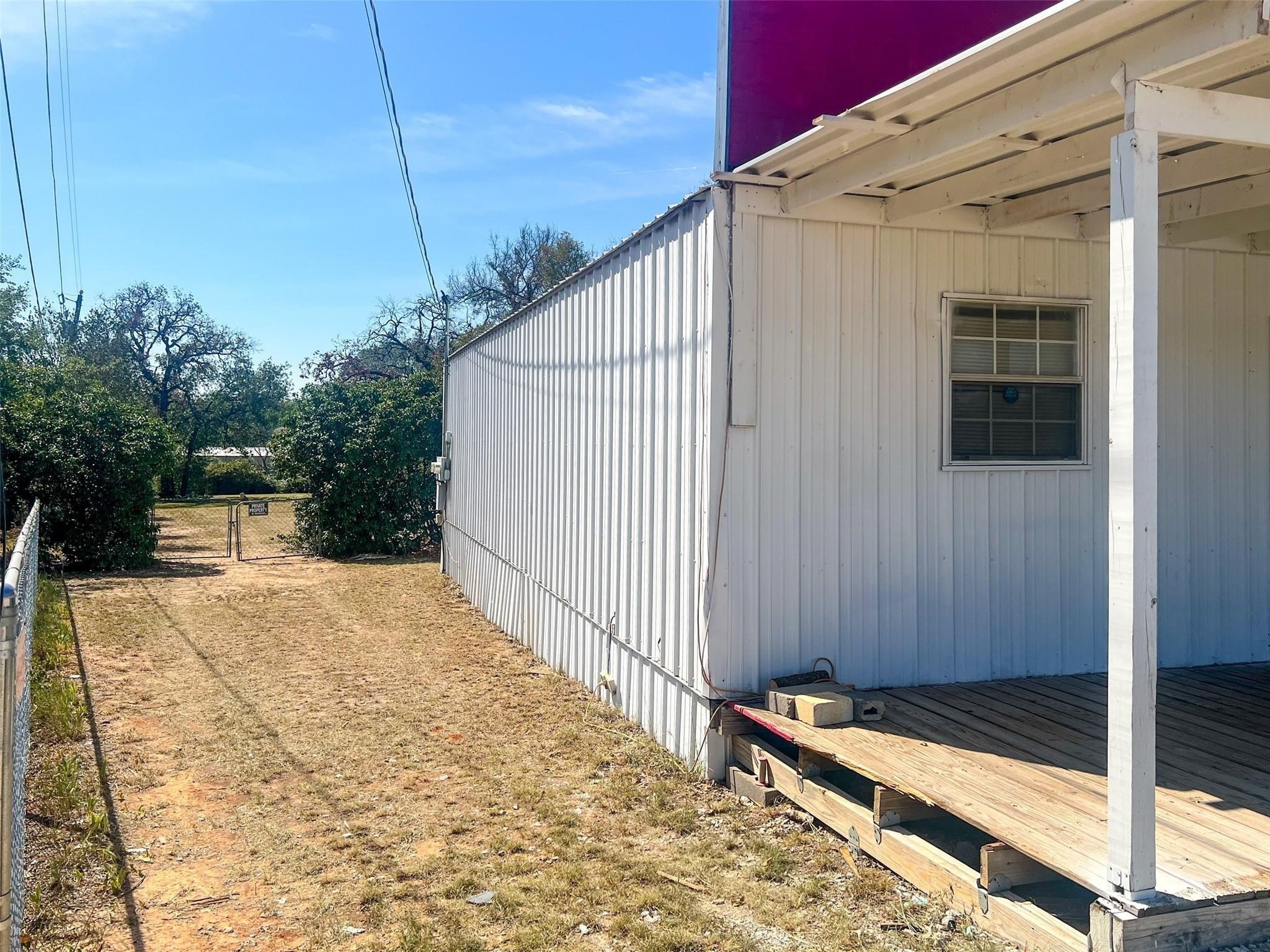 1833 W Highway 199 Sanctuary TX 76082