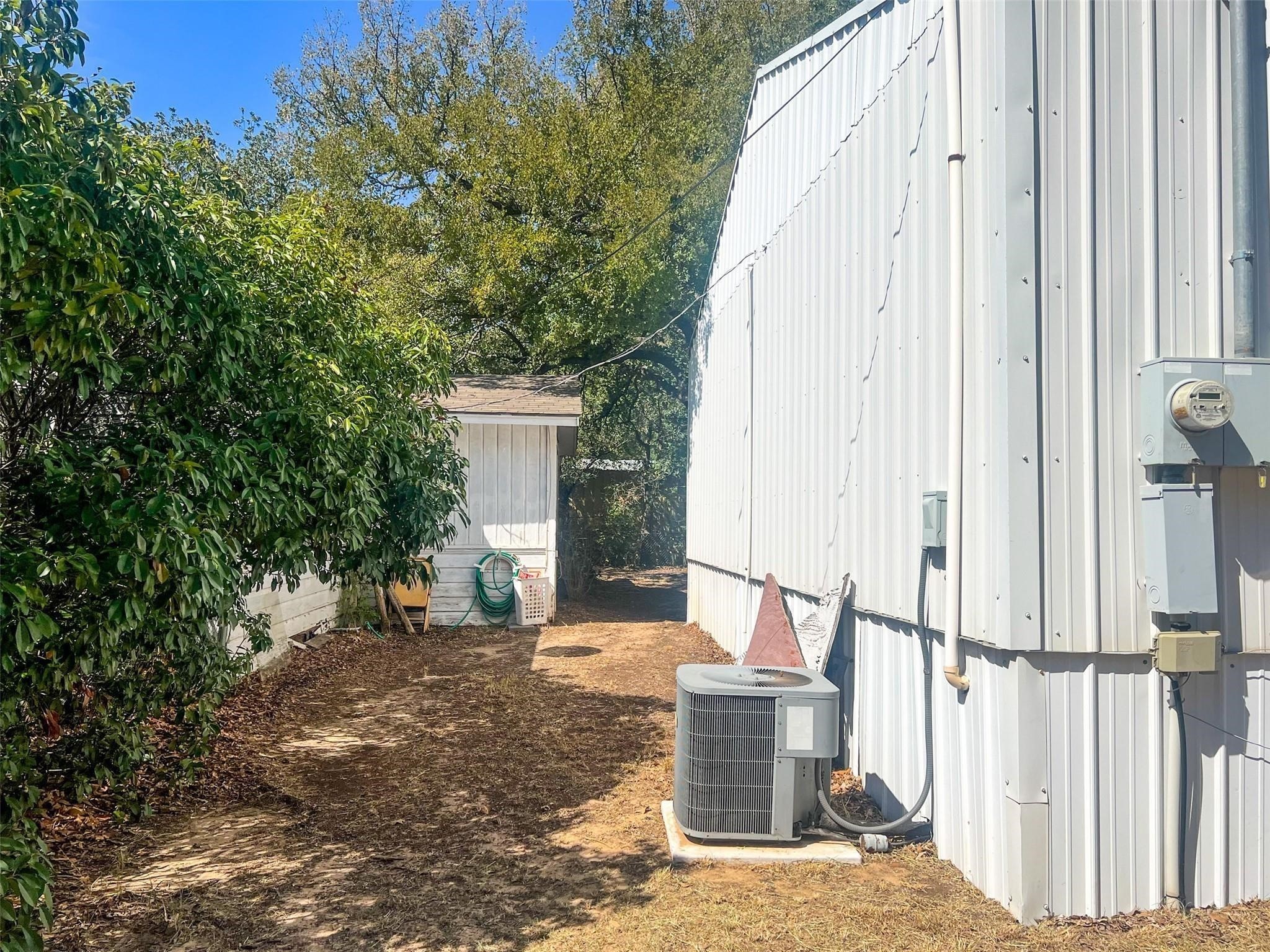 1833 W Highway 199 Sanctuary TX 76082