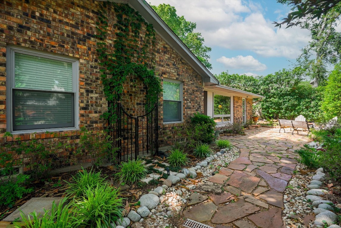 13221 Roaring Springs Lane Dallas TX 75240