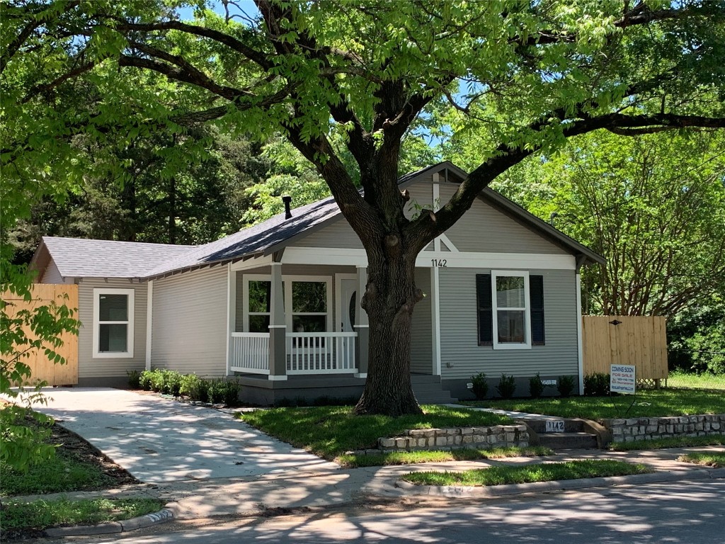 1142 W Clarendon Drive Dallas TX 75208