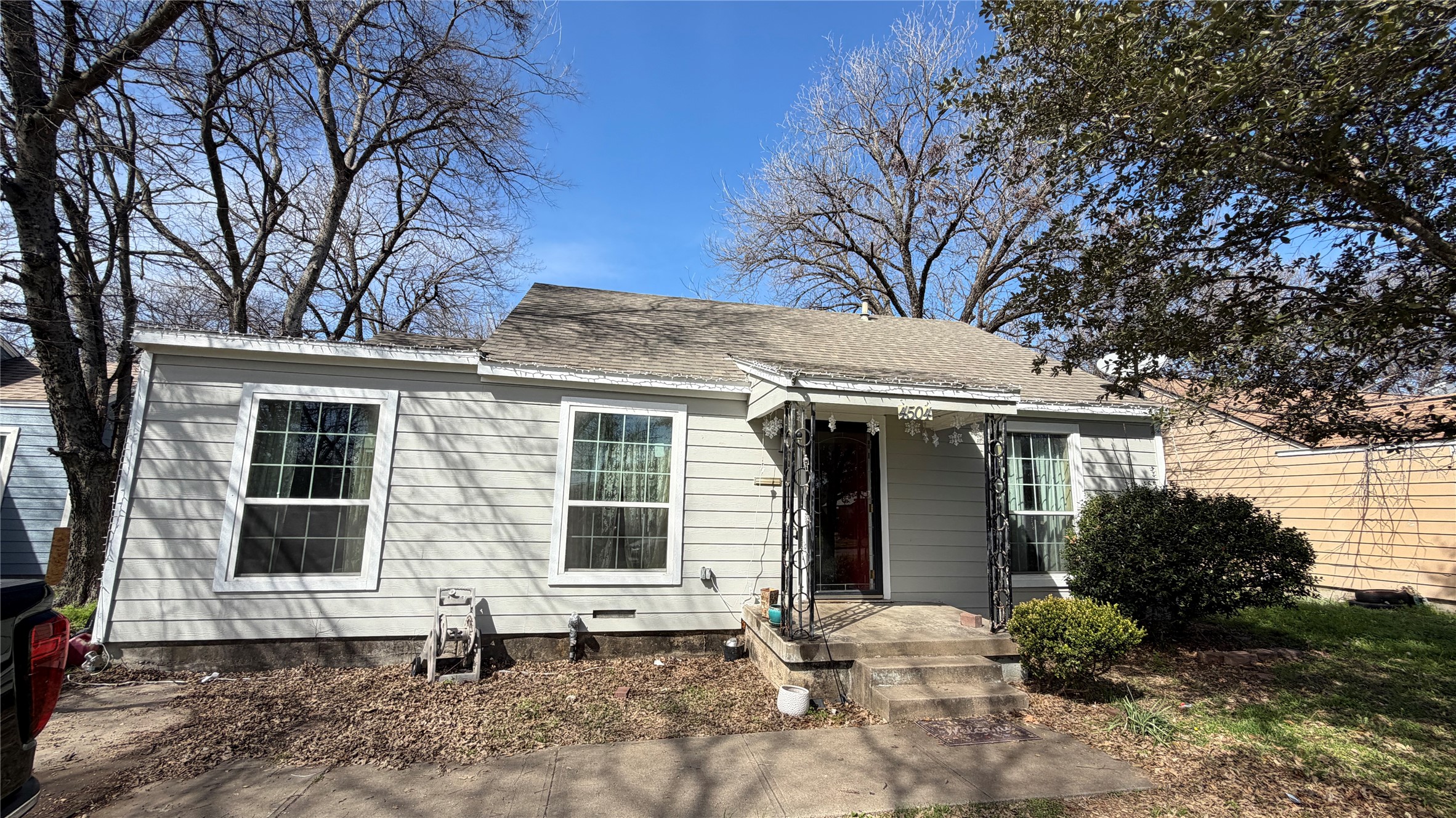 4504 Almena Road River Oaks TX 76114
