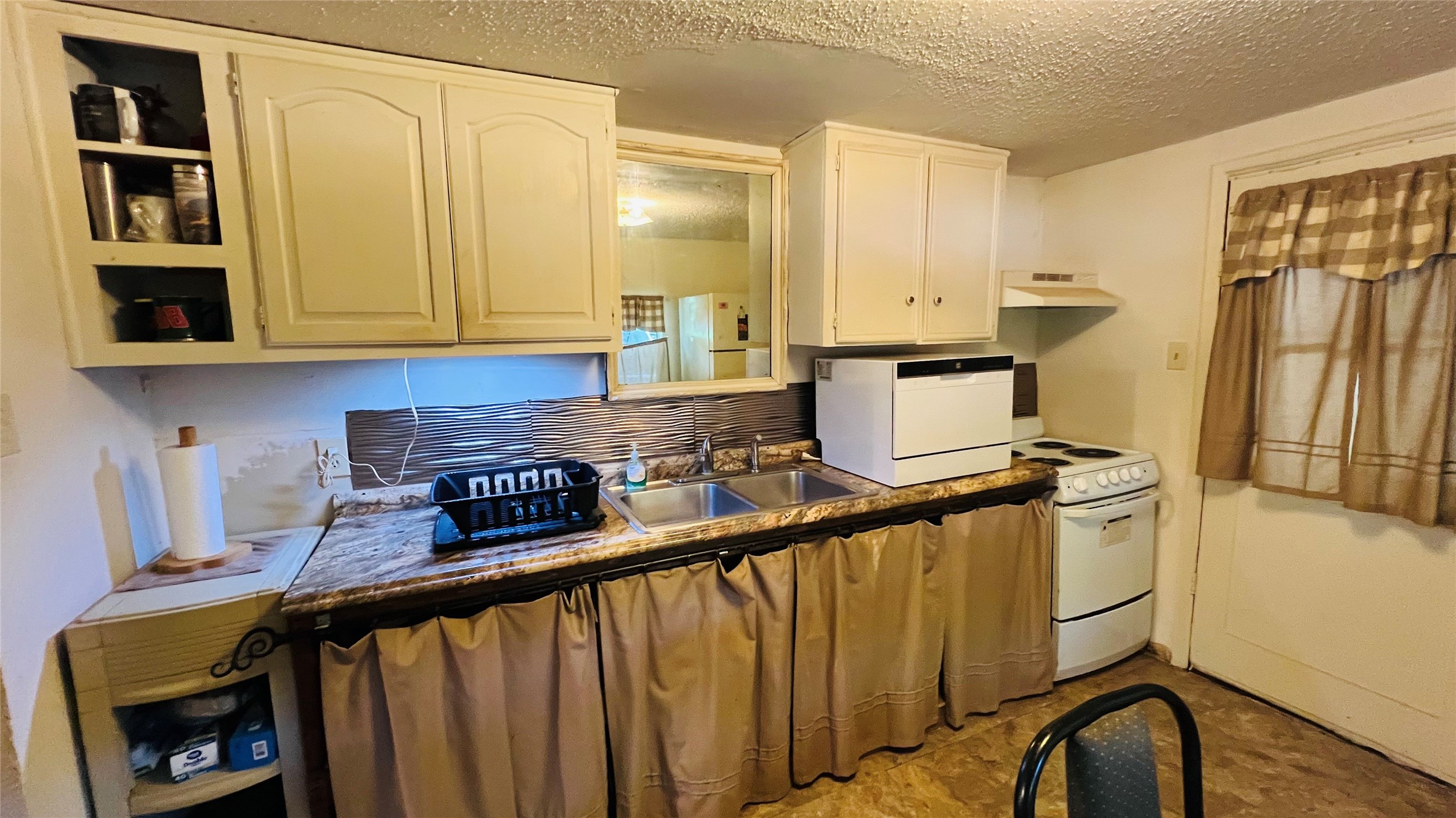 613 Hilltop Drive Tool TX 75143