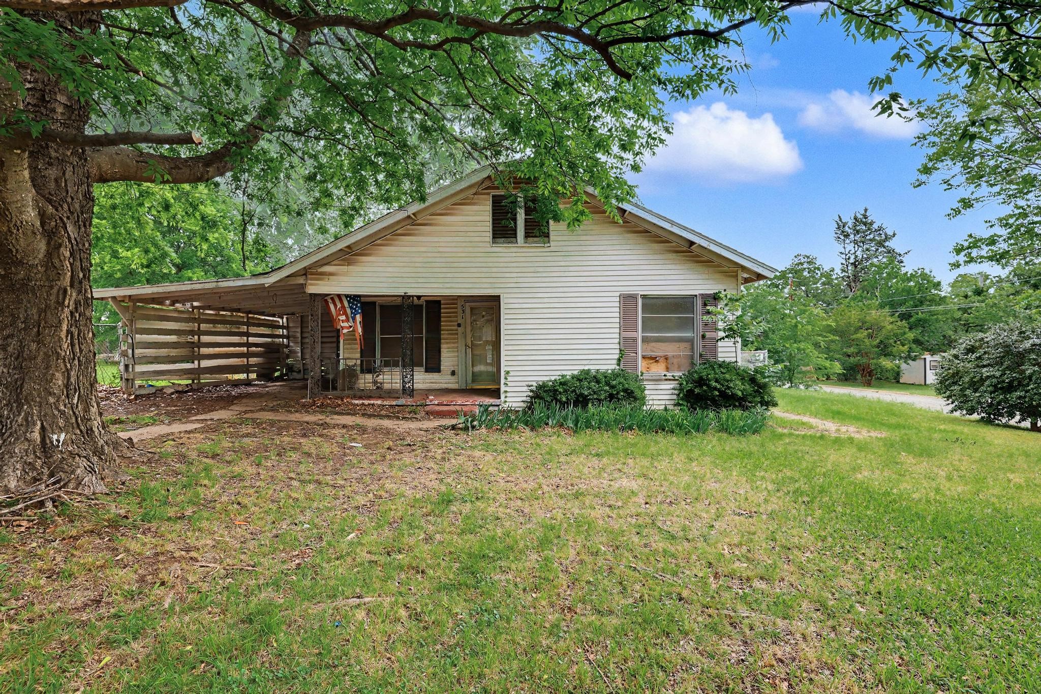 531 E Day Street Denison TX 75021