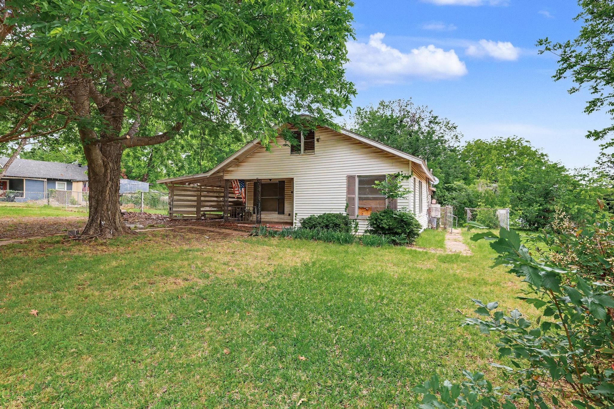 531 E Day Street Denison TX 75021