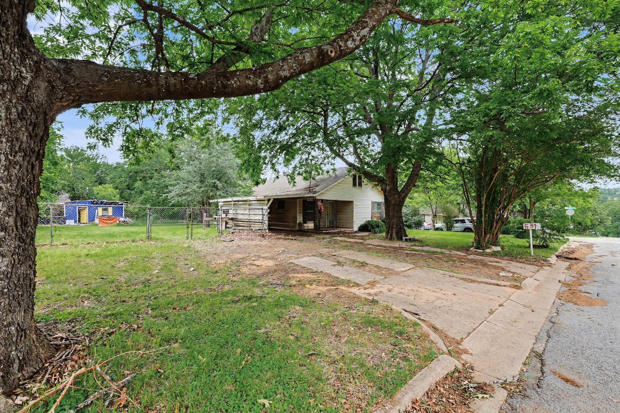 531 E Day Street Denison TX 75021