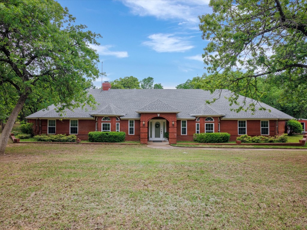 142 W Ridge Street Decatur TX 76234