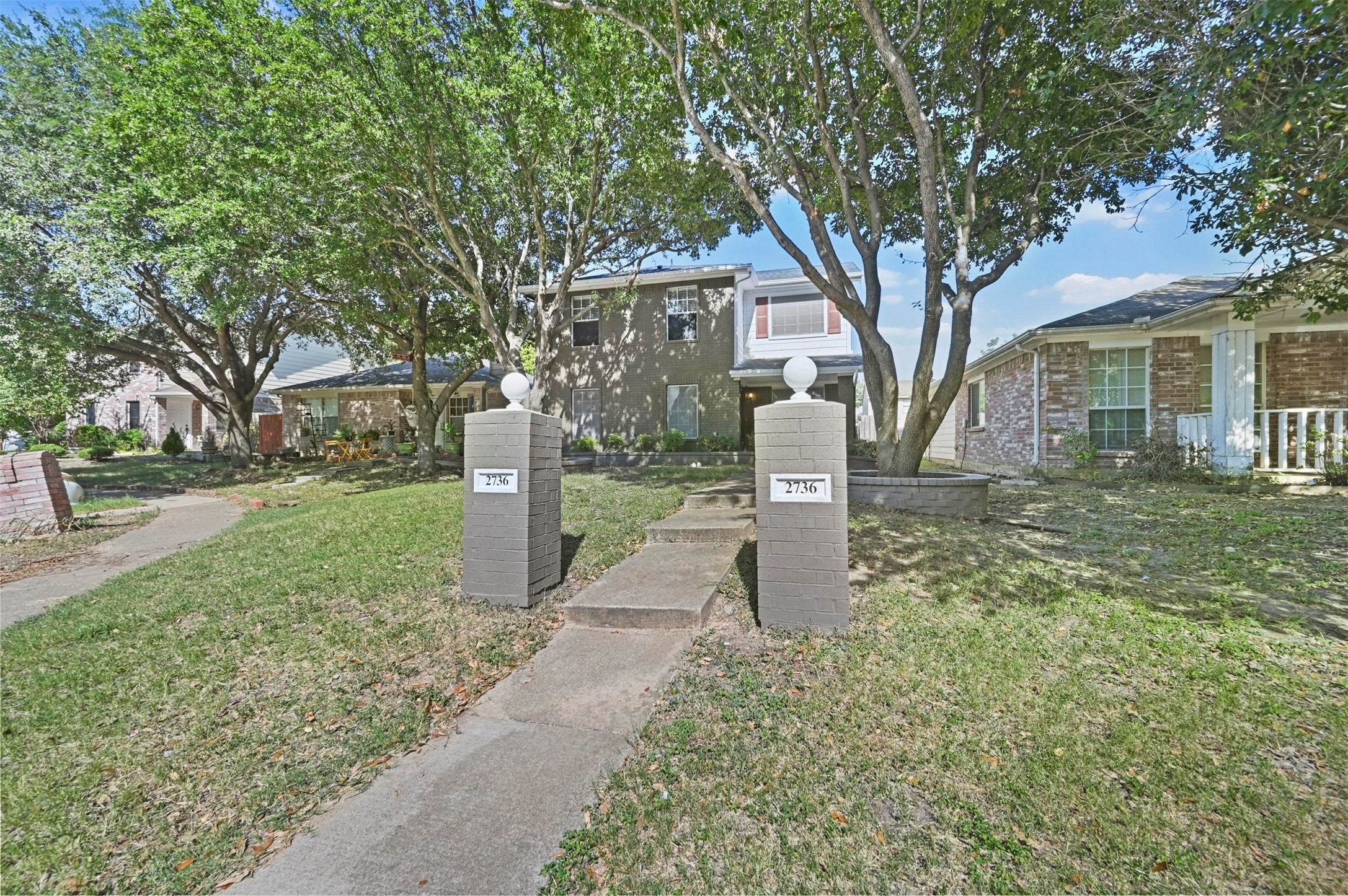 2736 Clayton Oaks Drive Dallas TX 75227