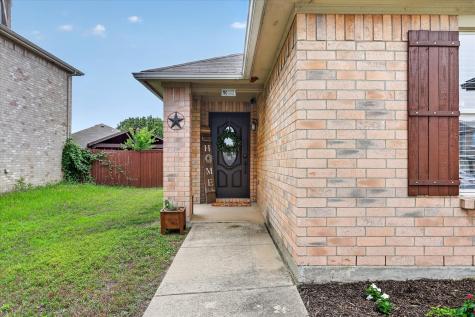 2019 Limestone Drive Grand Prairie TX 75052