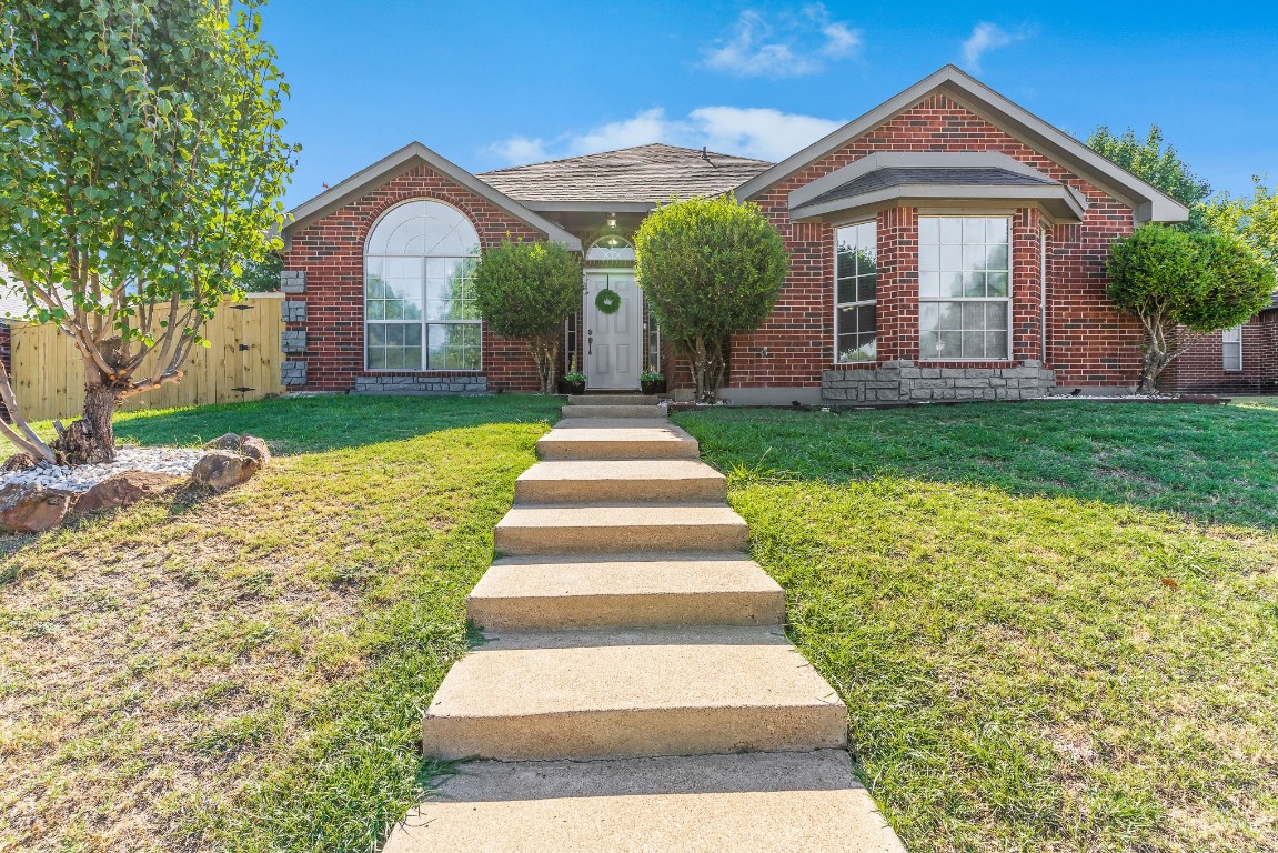 608 Inglewood Trail Desoto TX 75115