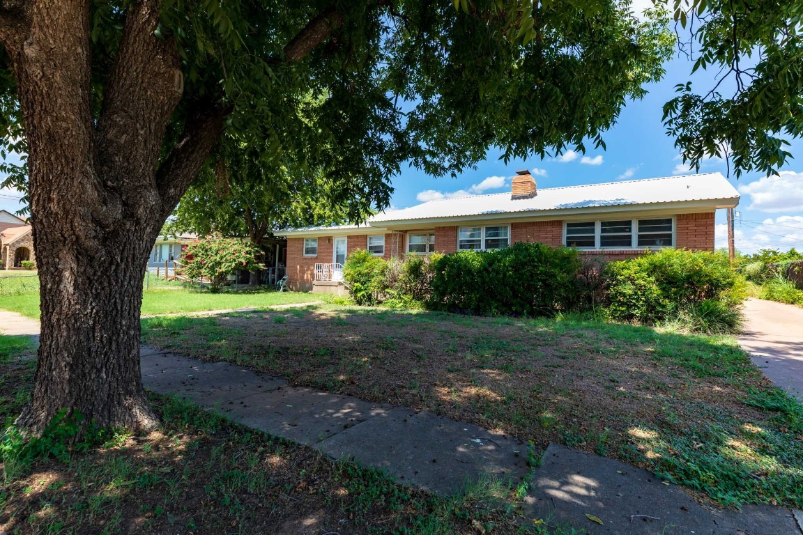 503 E Mcharg Street Stamford TX 79553