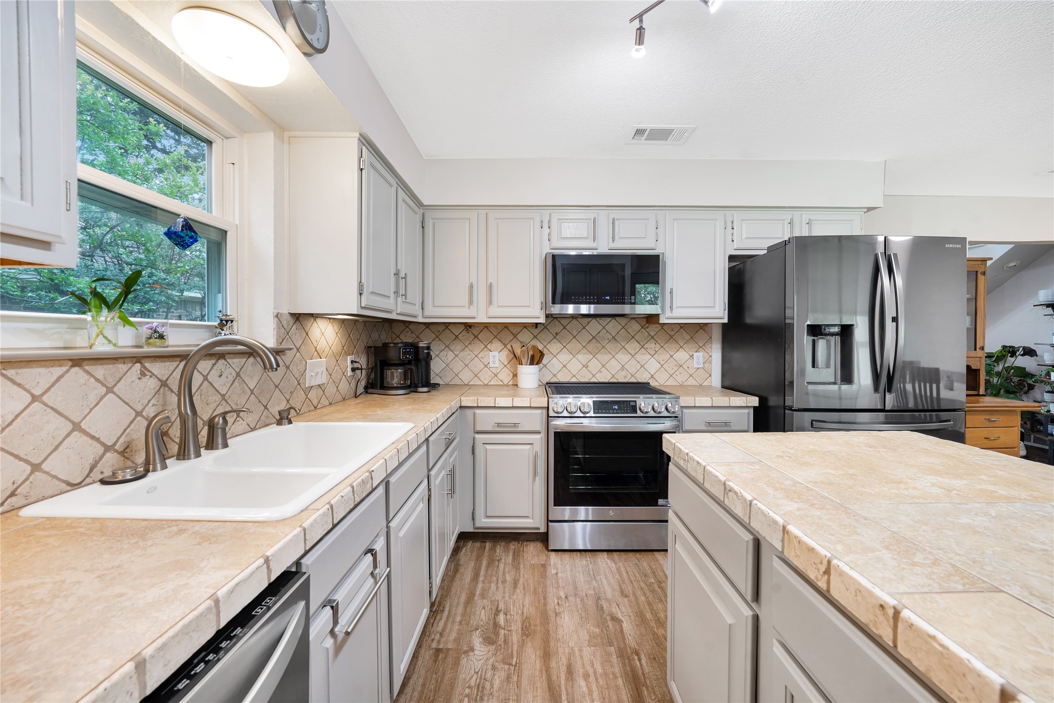 6717 Mesa Drive North Richland Hills TX 76182