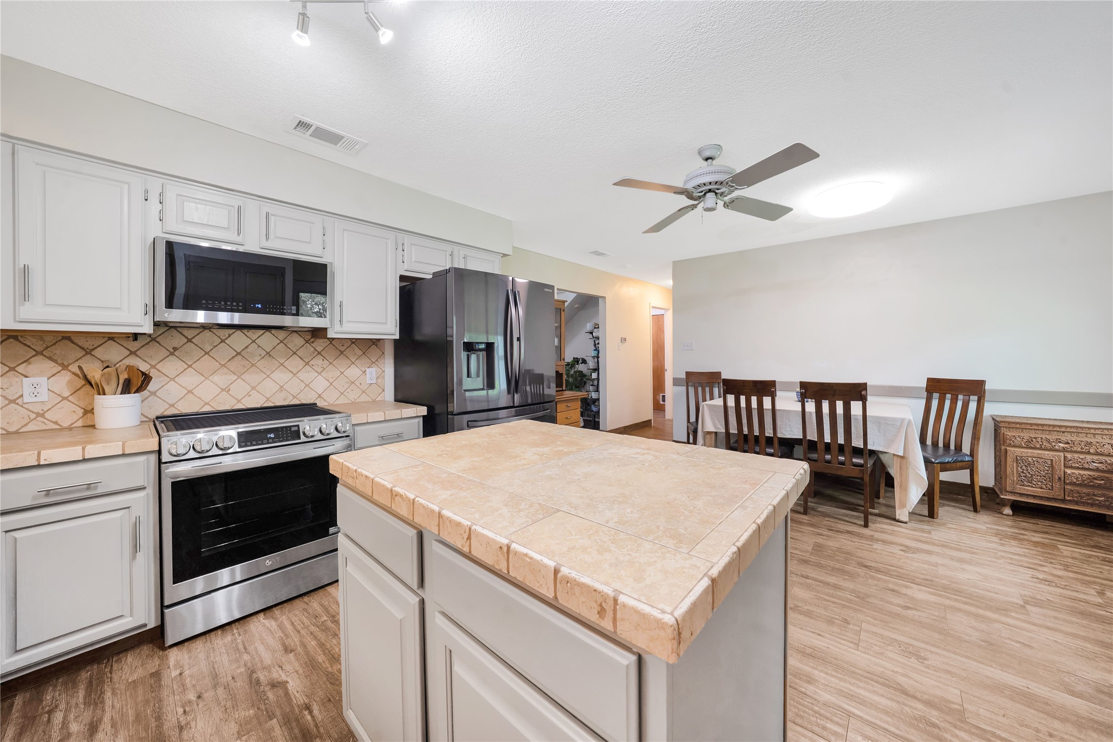 6717 Mesa Drive North Richland Hills TX 76182