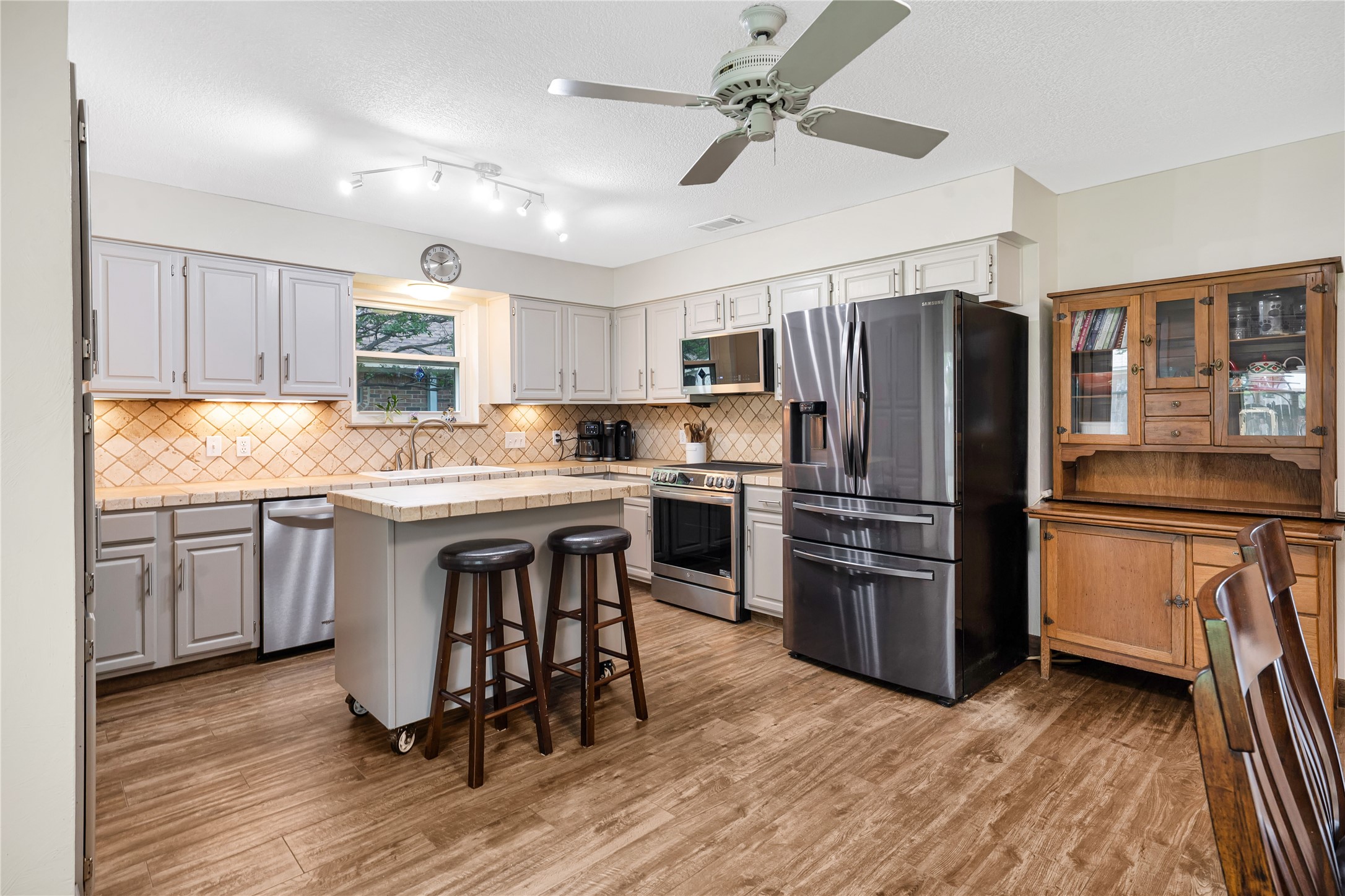 6717 Mesa Drive North Richland Hills TX 76182